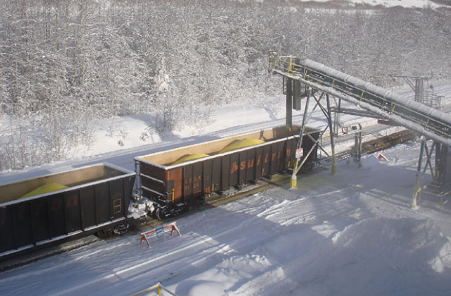 conveyor loading train car